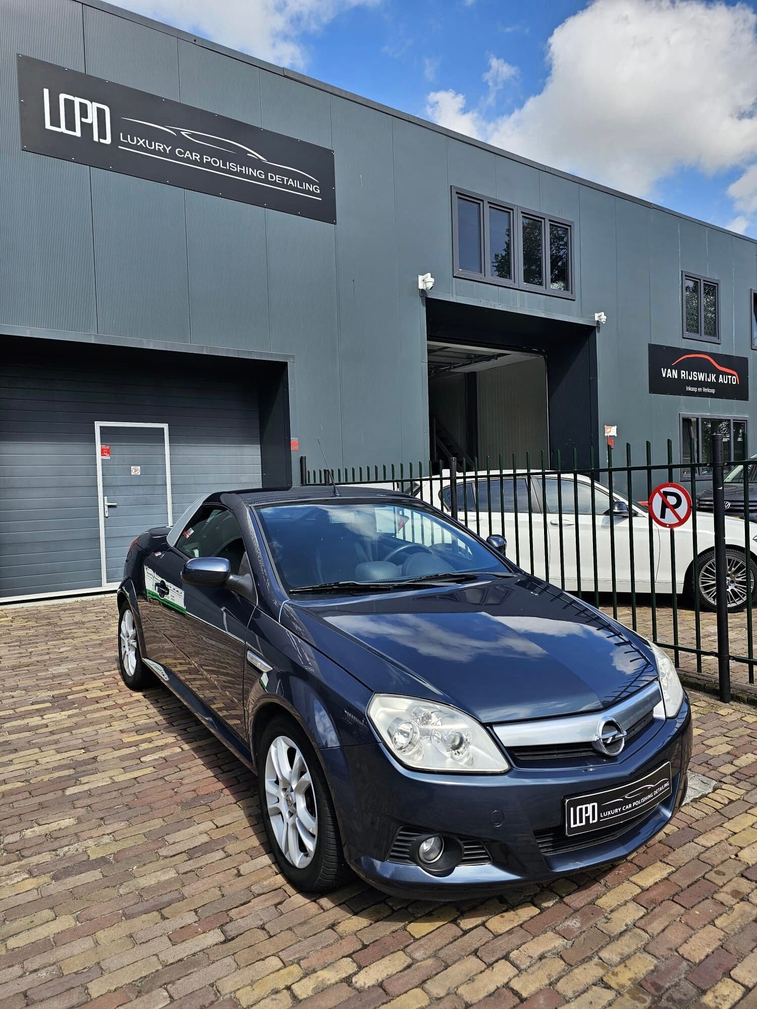 Auto detailing resultaat van Luxury Car Polishing en Detailing in Cruquius